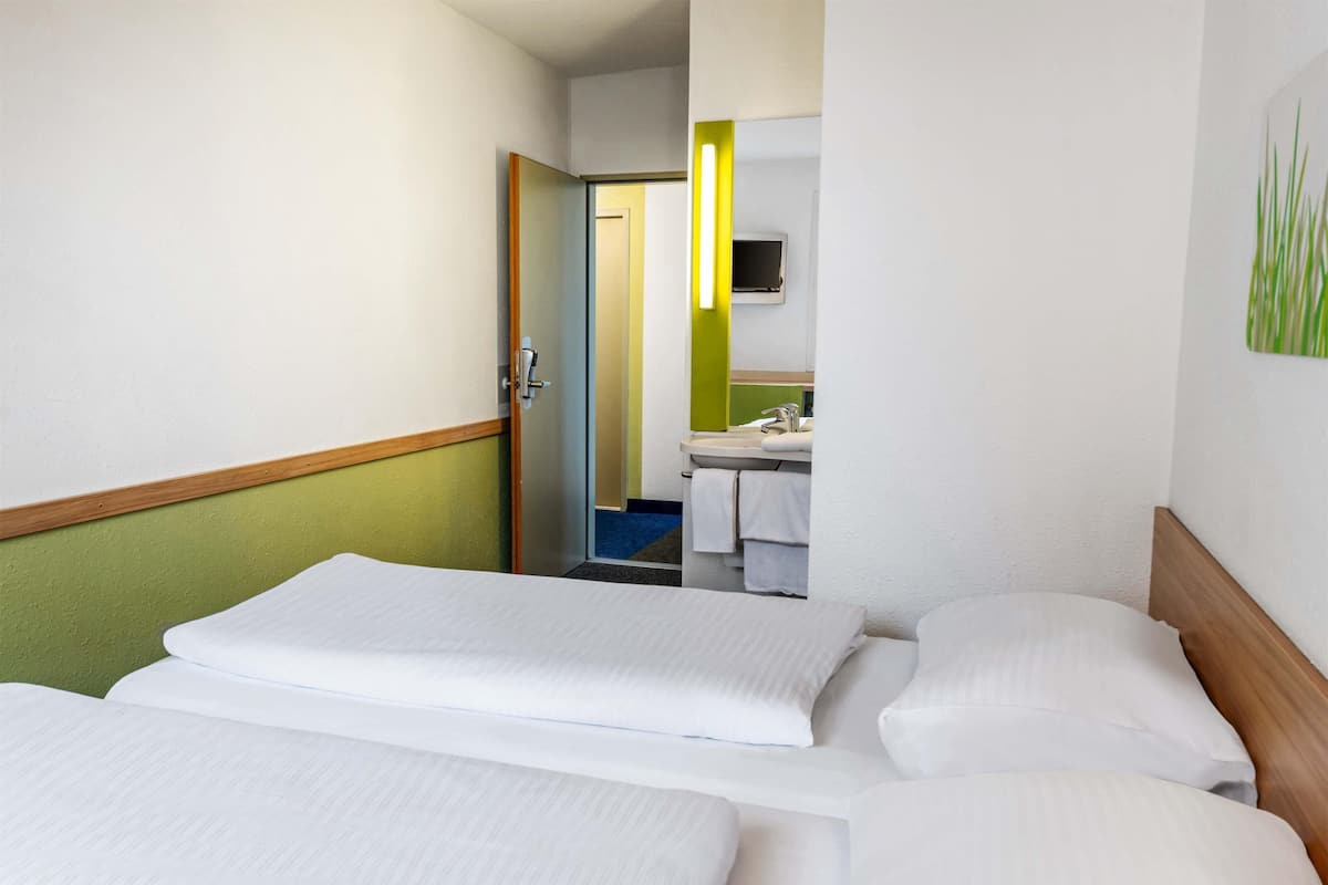 Quarto duplo | Escrivaninha, cortinas blackout, quartos à prova de som