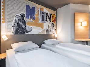 Desk, blackout curtains, soundproofing, free WiFi - B&B HOTEL Mainz-Süd (Mainz)