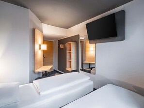 Desk, blackout drapes, soundproofing, free WiFi - B&B HOTEL Mainz-Süd (Mainz)