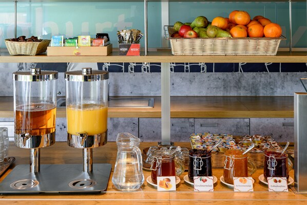Buffet déjeuner (15 CHF par personne)