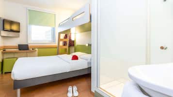 Habitación doble | Escritorio, cortinas blackout, insonorización y cunas gratuitas