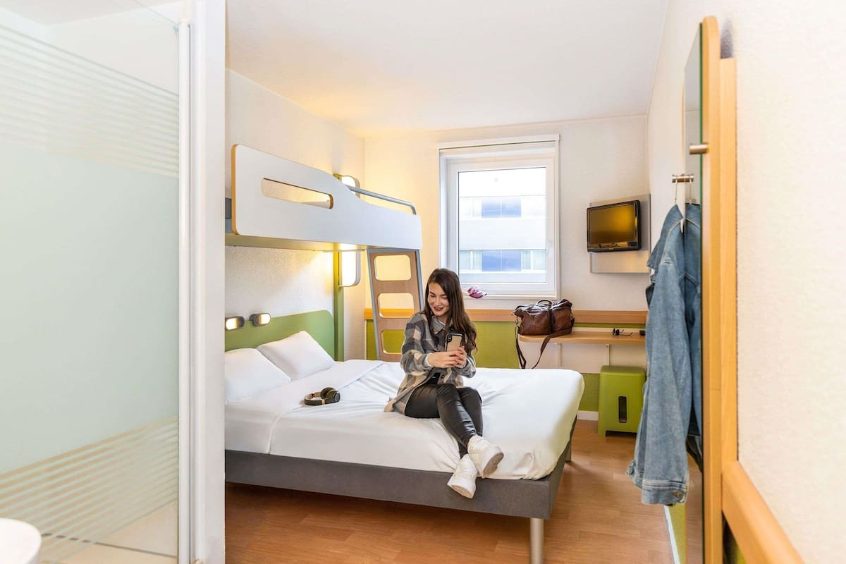 Double Room | Desk, blackout curtains, soundproofing, free cots/infant beds