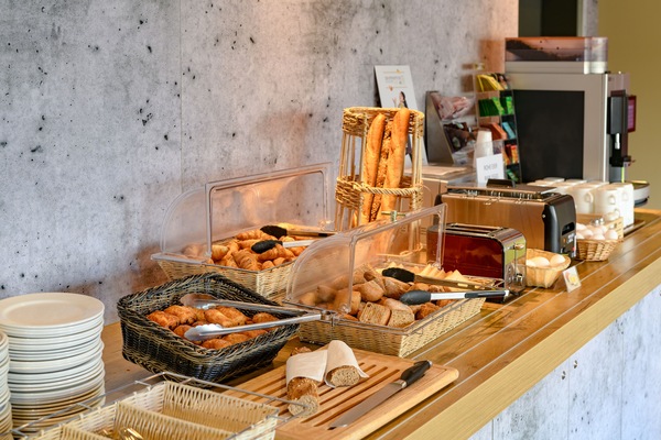 Daily buffet breakfast for a fee
