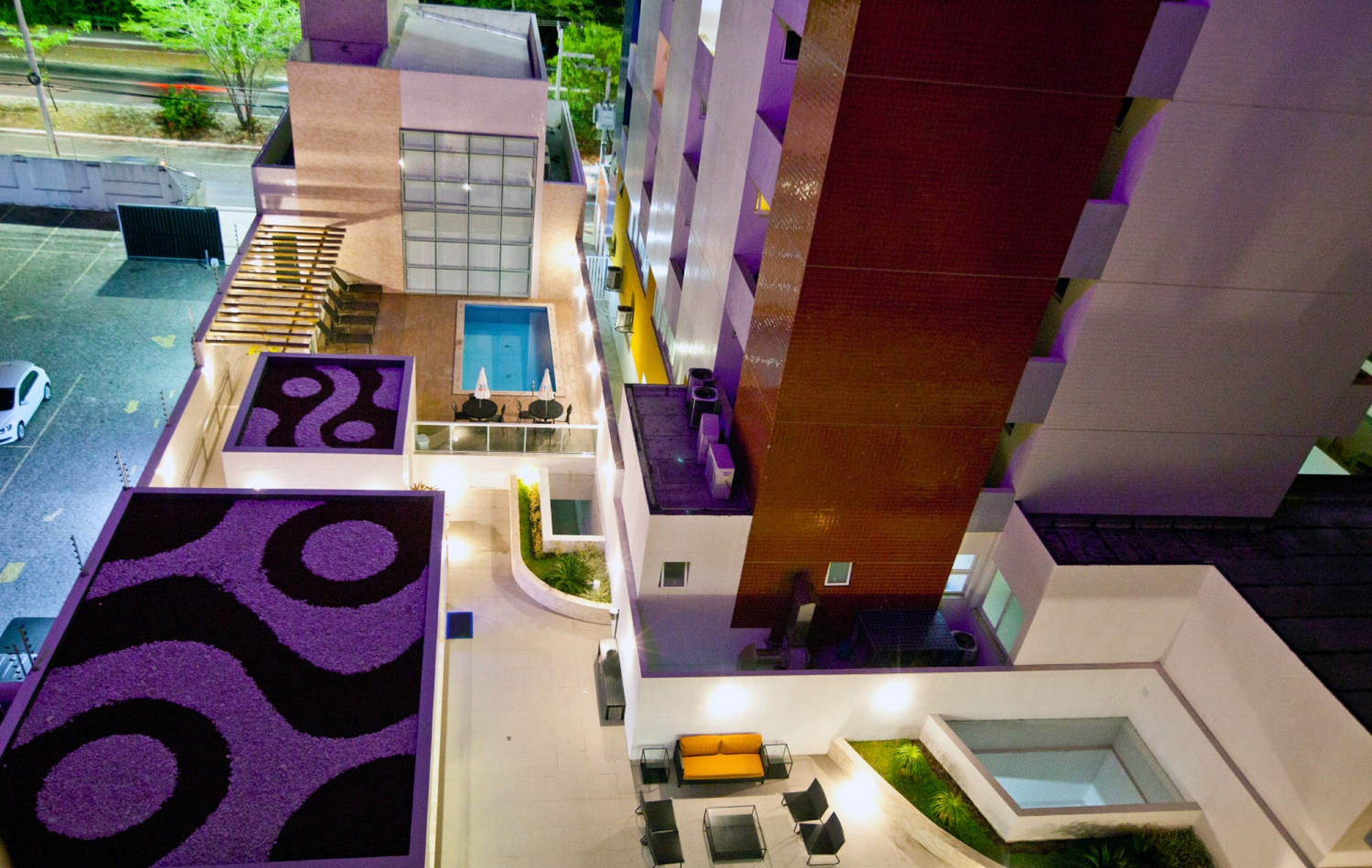 outdoor pool, open 7:00 am to 8:00 pm, pool umbrellas, pool loungers