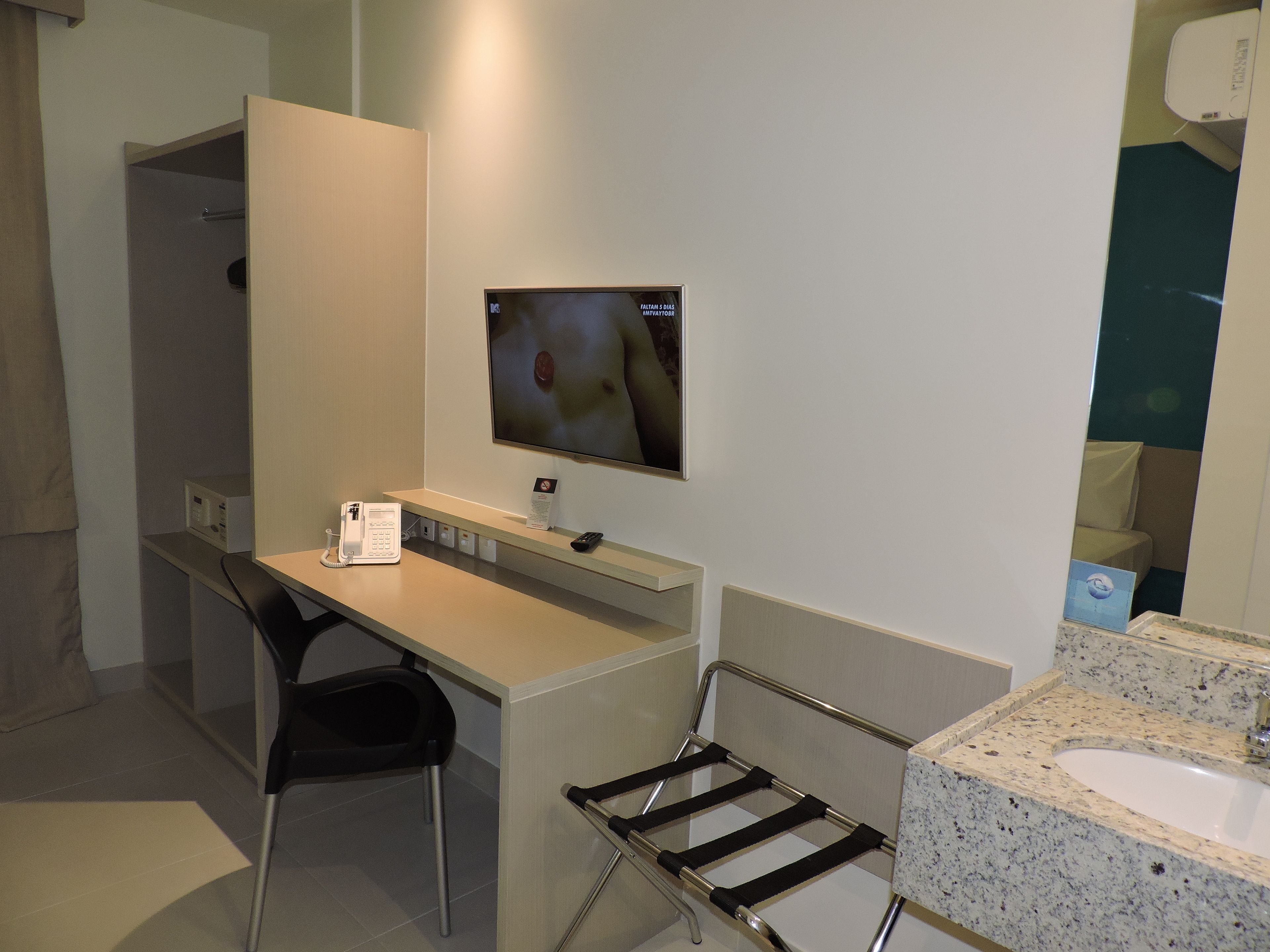 standard twin room, 2 single beds | minibar, in-room safe, individually decorated, desk