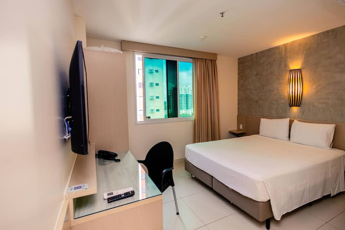 Minibar, caja de seguridad en la habitación y decoración personalizada