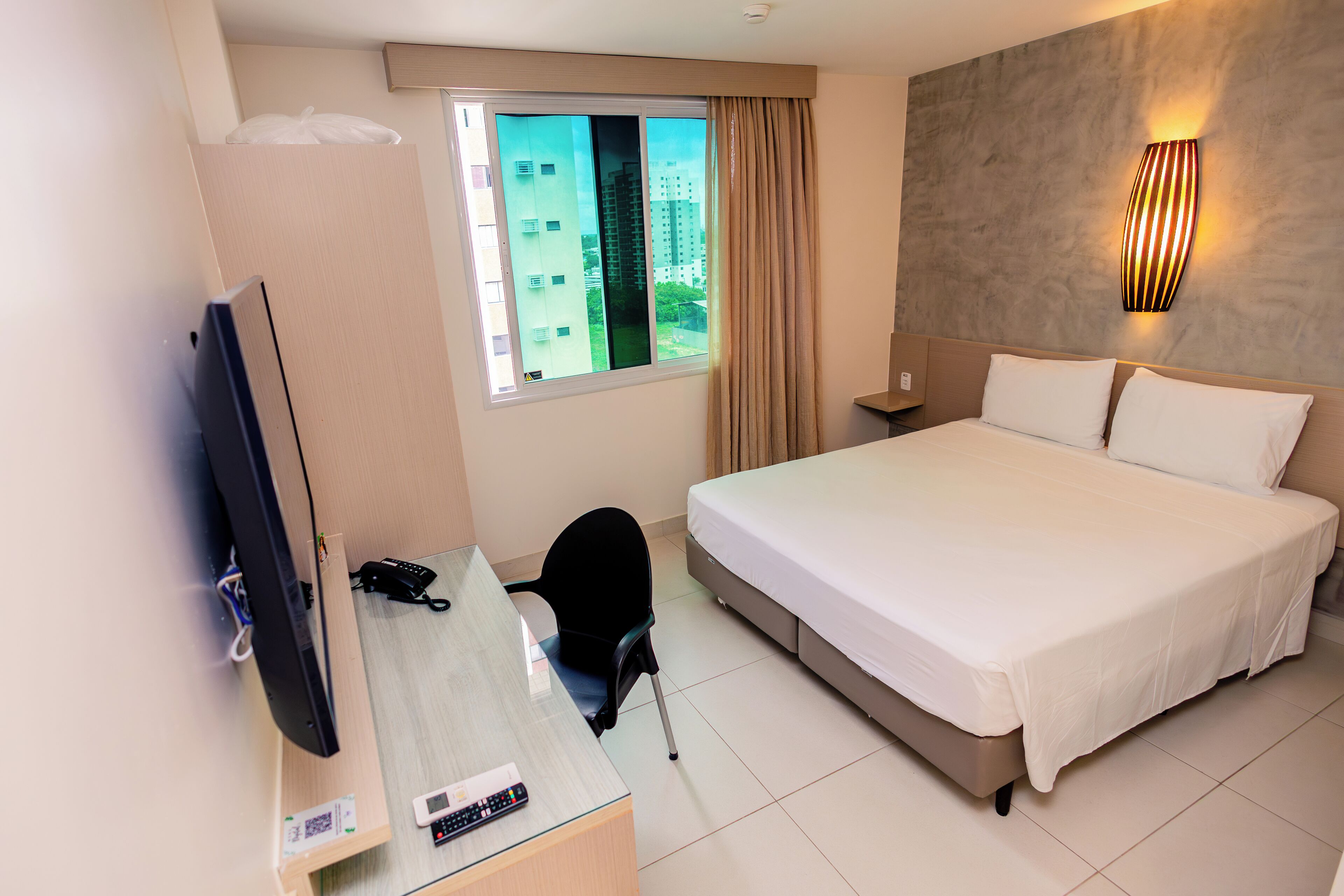 Minibar, safe på rommet, individuelt dekorert og skrivebord