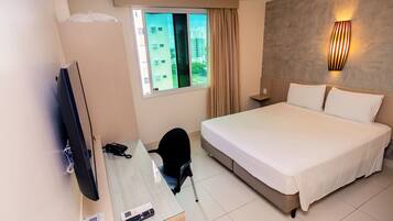 Frigobar, cofres nos quartos, individualmente decorados, escrivaninha