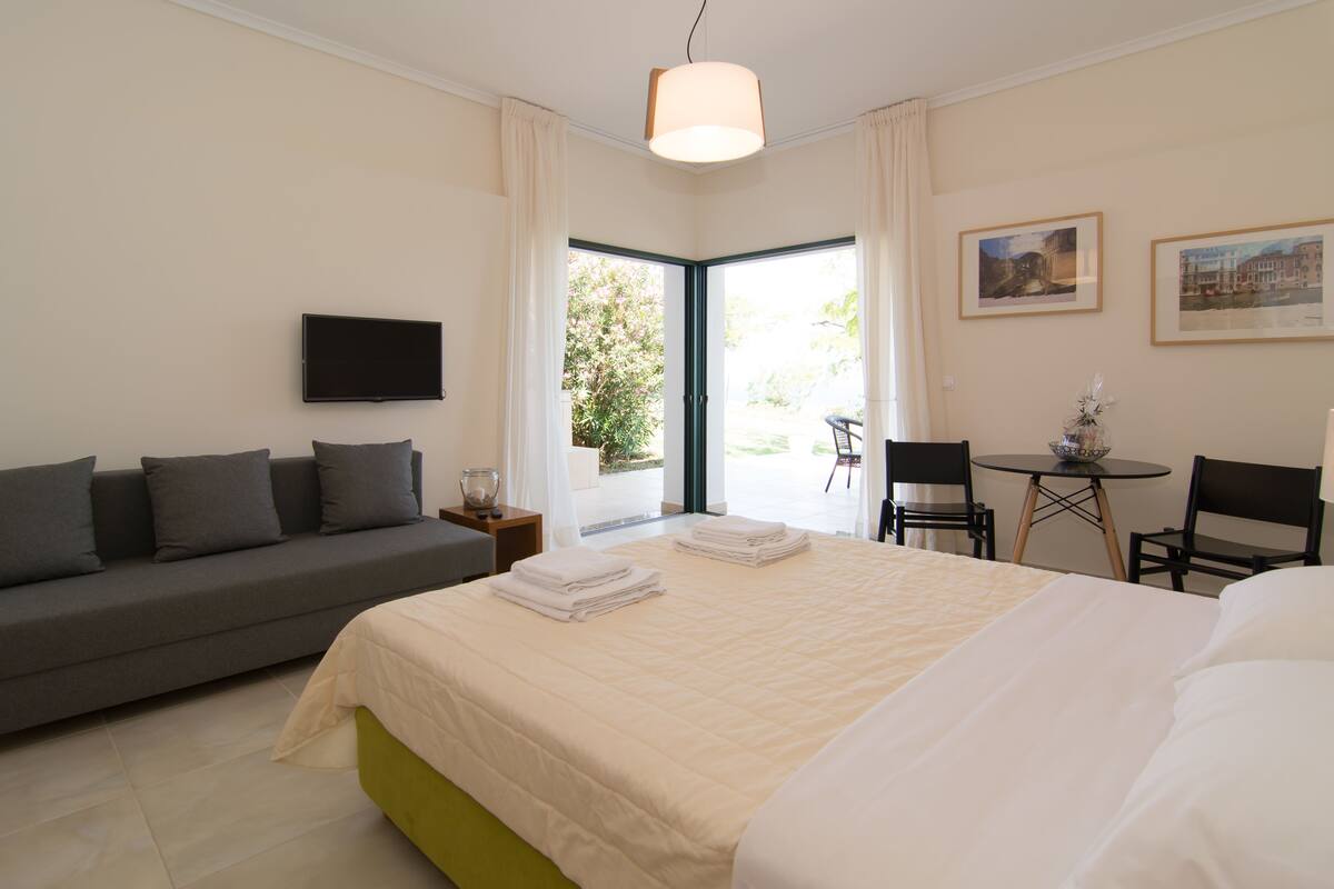 Luxury Bungalow, 1 Bedroom, Sea View (Helios) | Peralatan tempat tidur premium, dihias secara berasingan