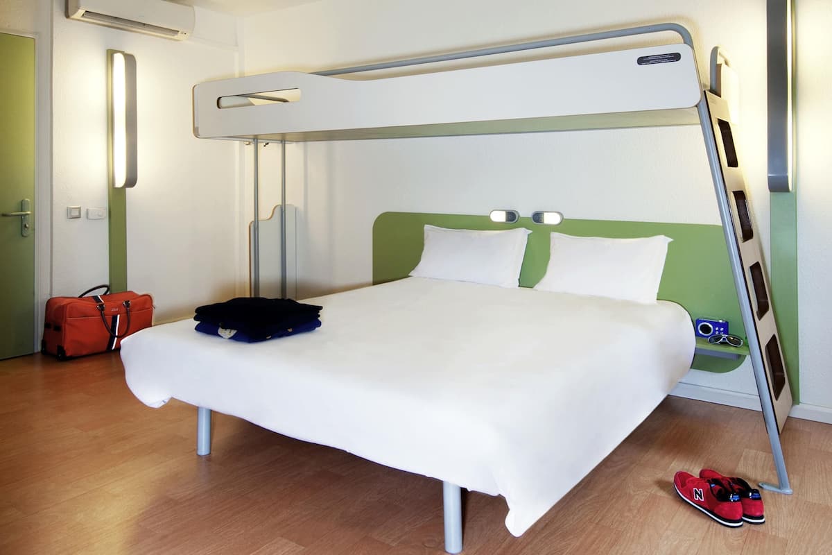 Triple Room, Multiple Beds