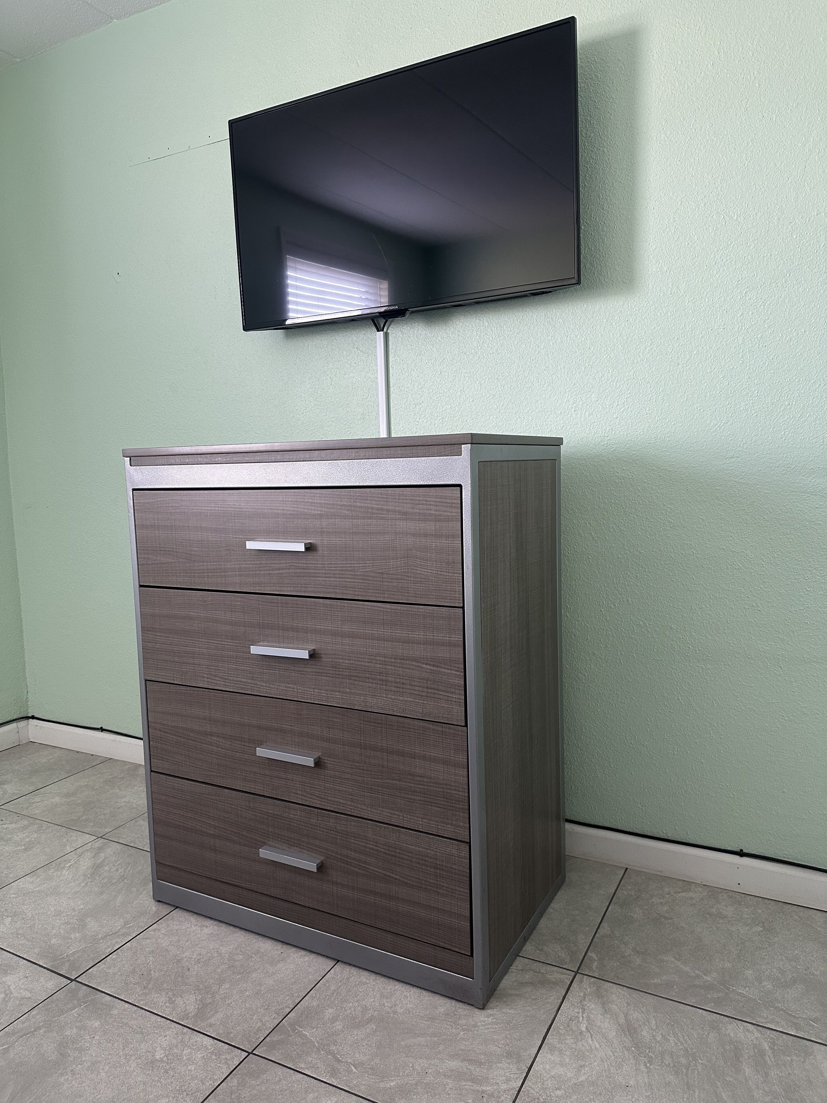 Photo - Royal Canadian Motel