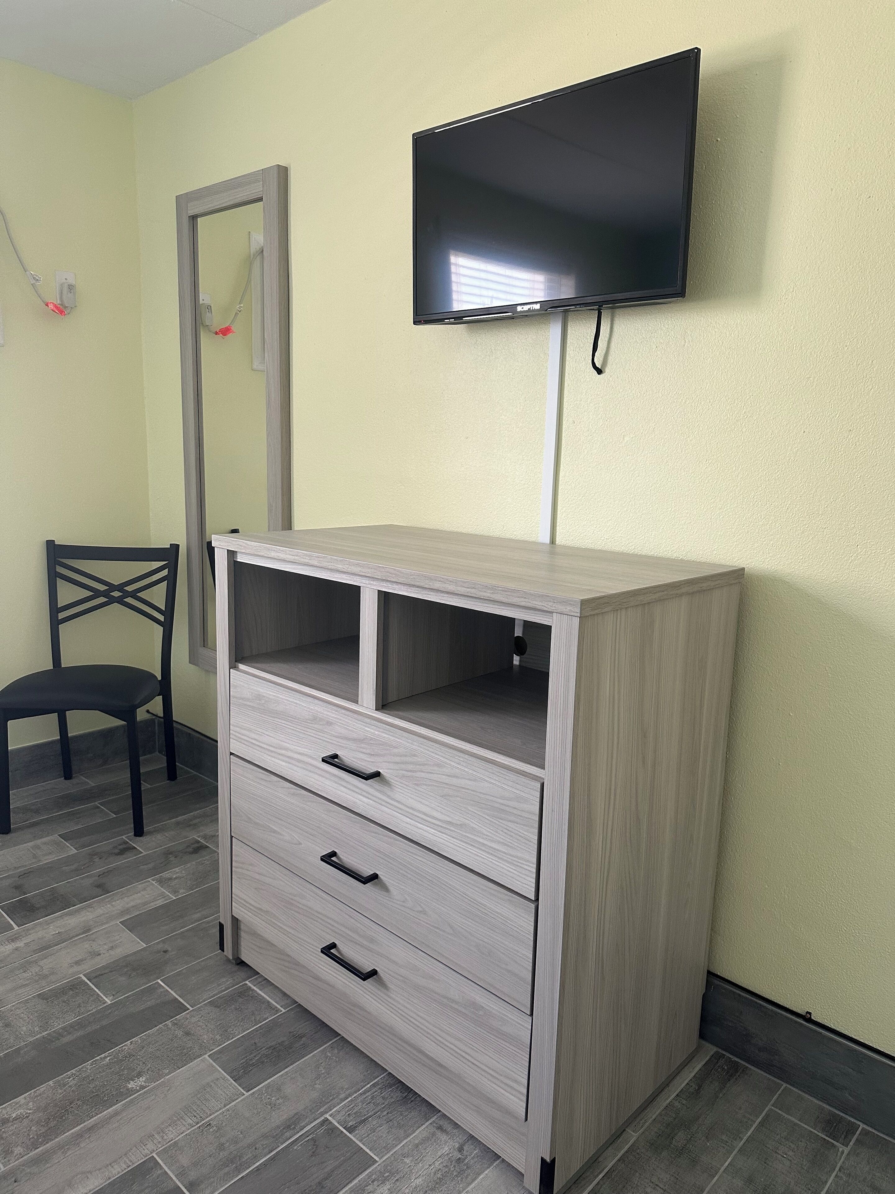 Photo - Royal Canadian Motel