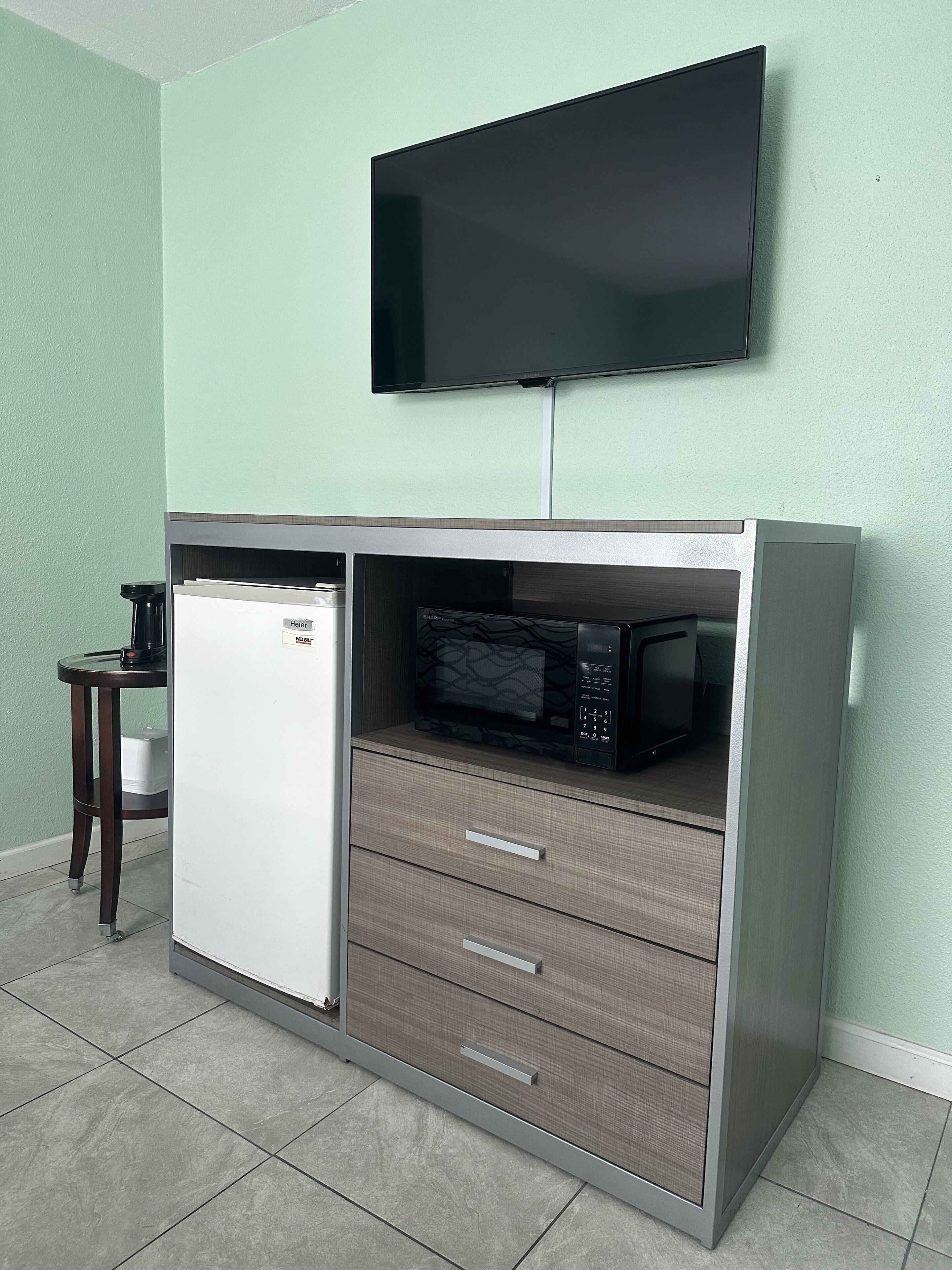 Photo - Royal Canadian Motel