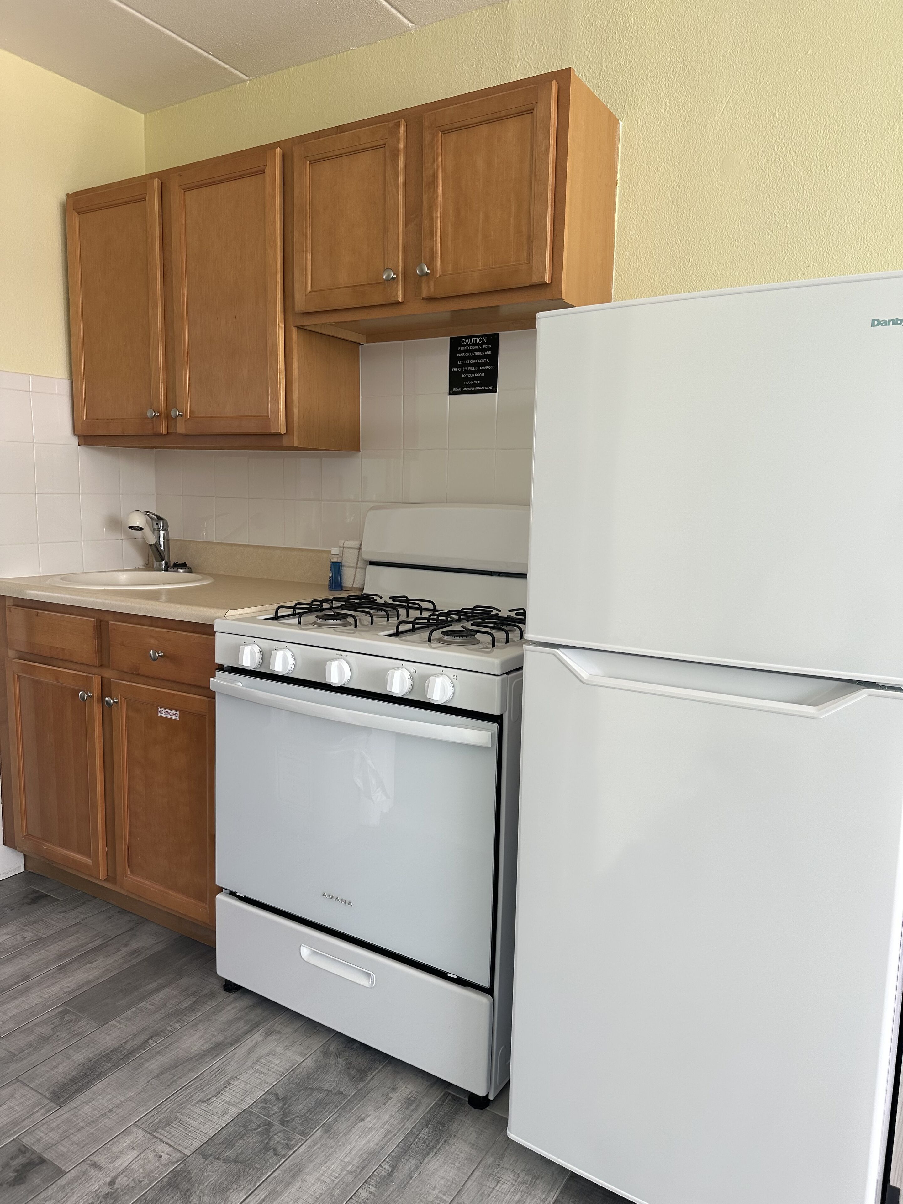 Photo - Royal Canadian Motel