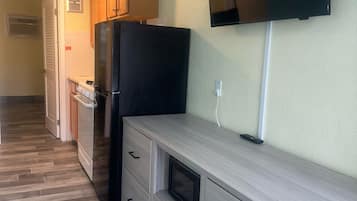 Suite familiar, cocina, vista a la alberca (Family Suite w/ Kitchen) | Decoración personalizada, muebles diferentes y wifi gratis