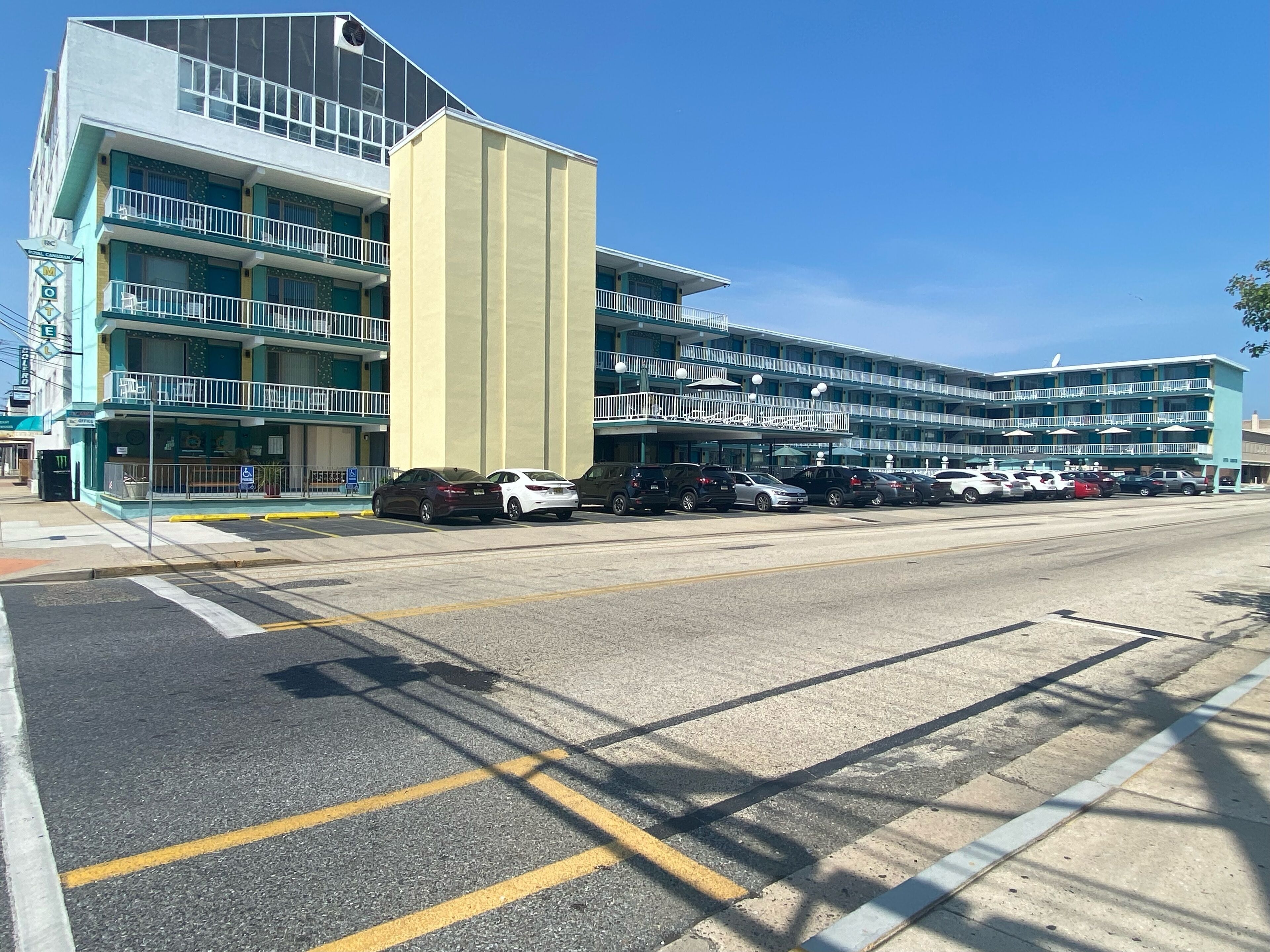 Photo - Royal Canadian Motel