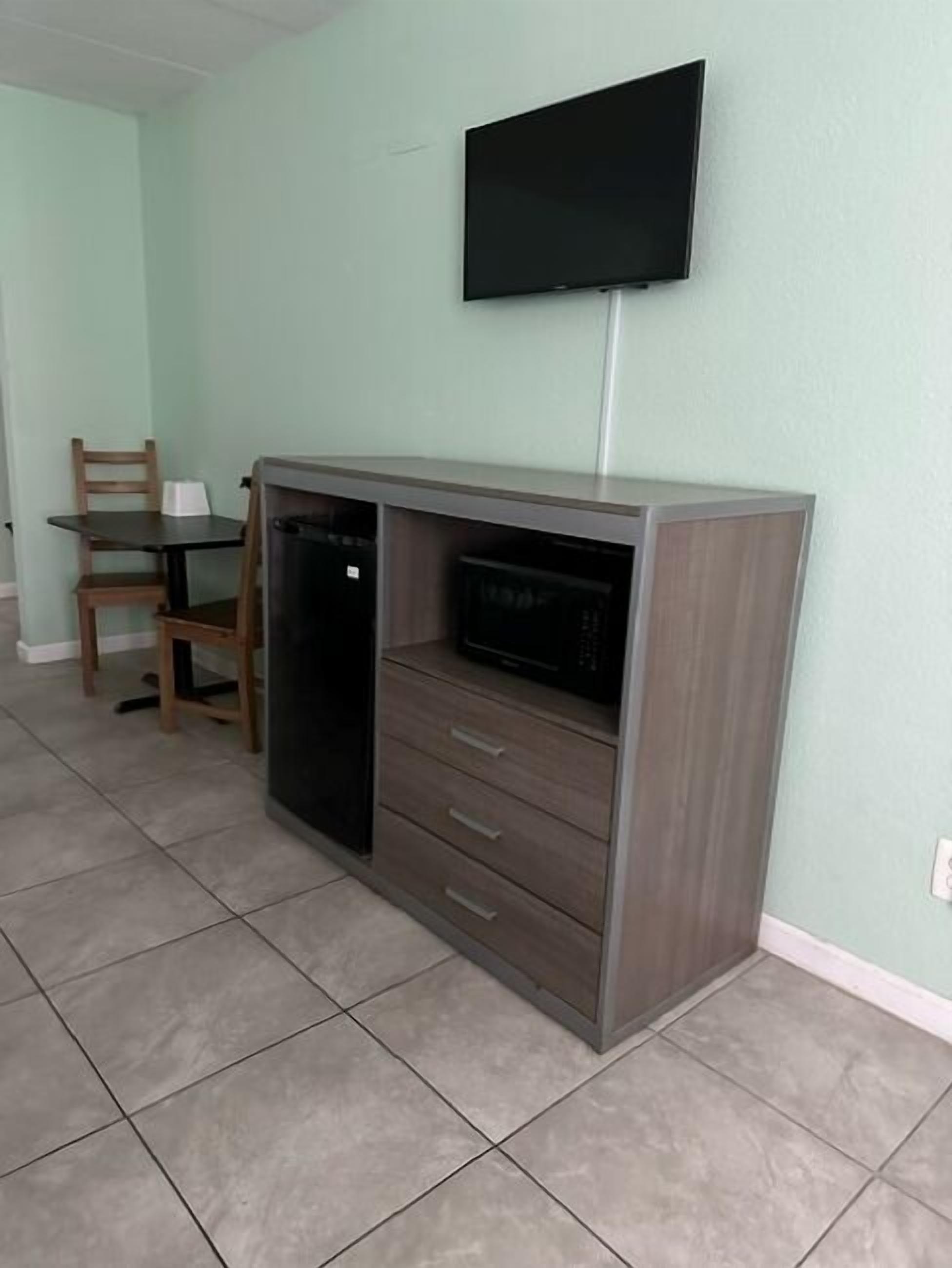 Photo - Royal Canadian Motel