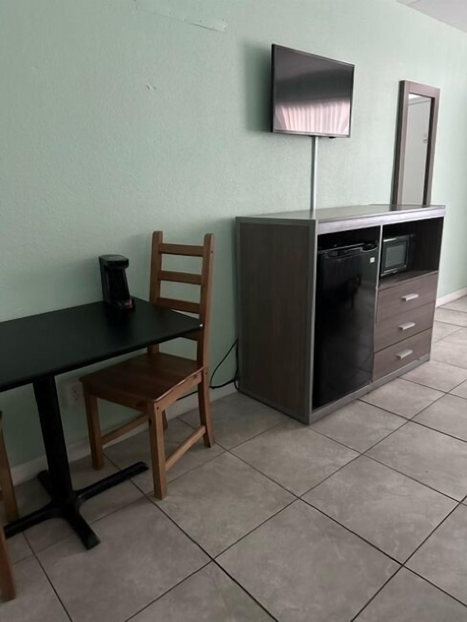 Photo - Royal Canadian Motel