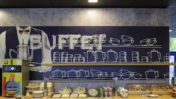 Daily continental breakfast (EUR 12.50 per person)