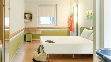 Schreibtisch, schallisolierte Zimmer, kostenloses WLAN, Bettwäsche