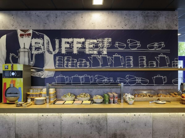 Café da manhã continental todos os dias mediante uma taxa