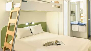 Double Room, Multiple Beds | Desk, soundproofing, free WiFi, bed sheets