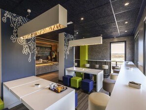 Daily buffet breakfast for a fee - ibis budget Lyon Gerland (Lyon)