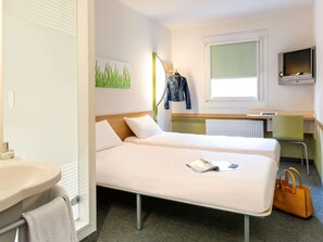 Twin Room, 2 Single Beds | Desk, blackout curtains, soundproofing, free WiFi