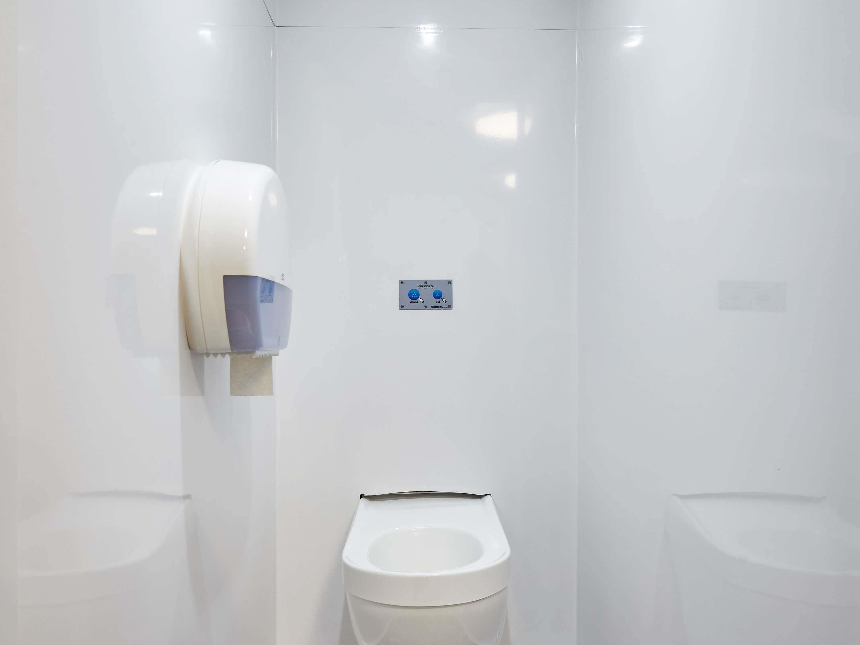 Cortinas blackout, insonorización, wifi gratis y ropa de cama 