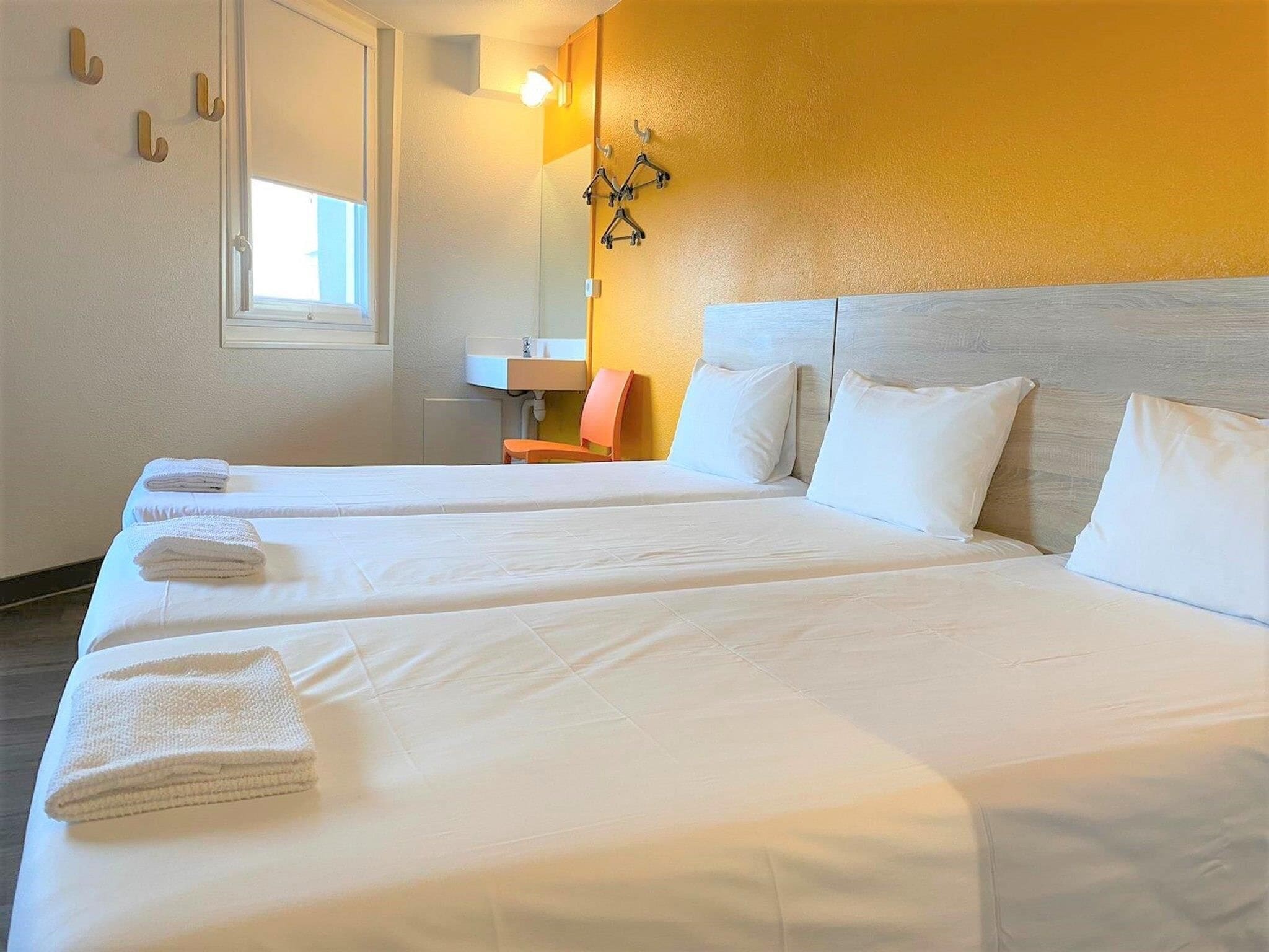 Chambre, 3 lits une place