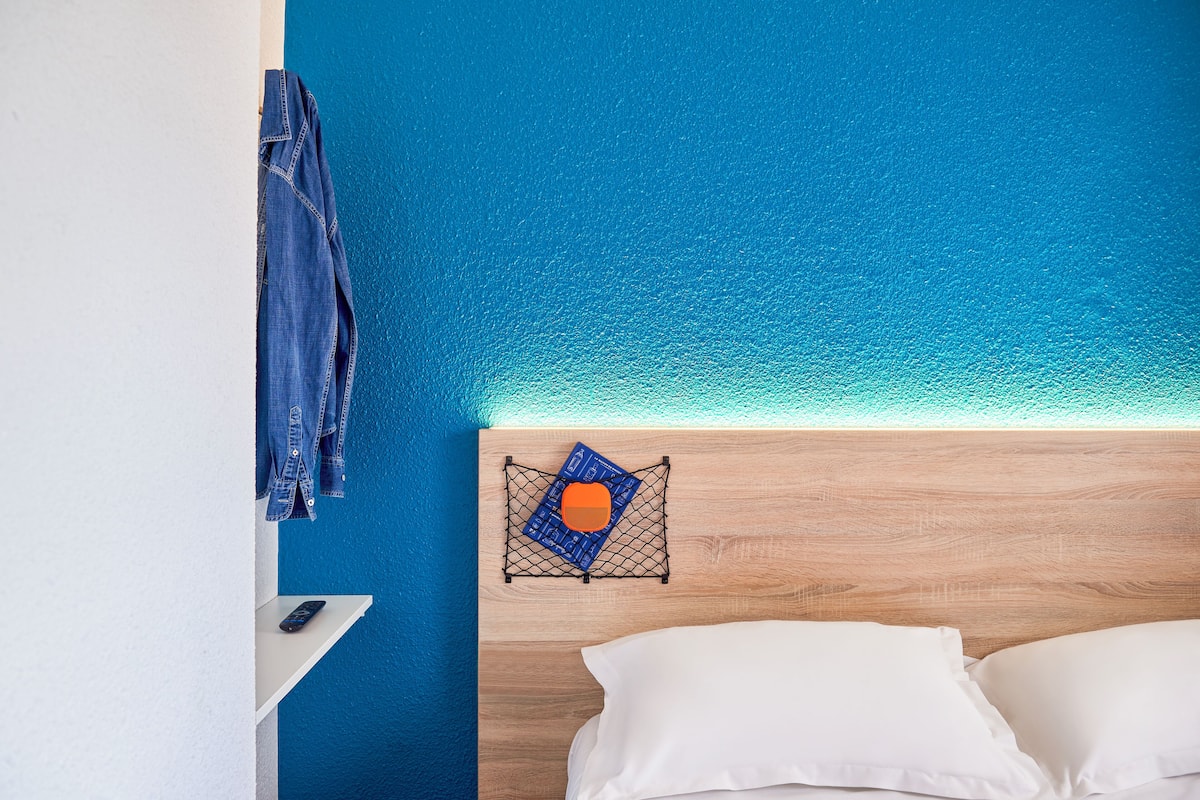 Room, 1 Double Bed, Accessible | Blackout drapes, soundproofing, free WiFi, bed sheets