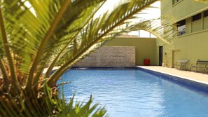 Outdoor pool - Hotel Grand Reyes (Monterrey)