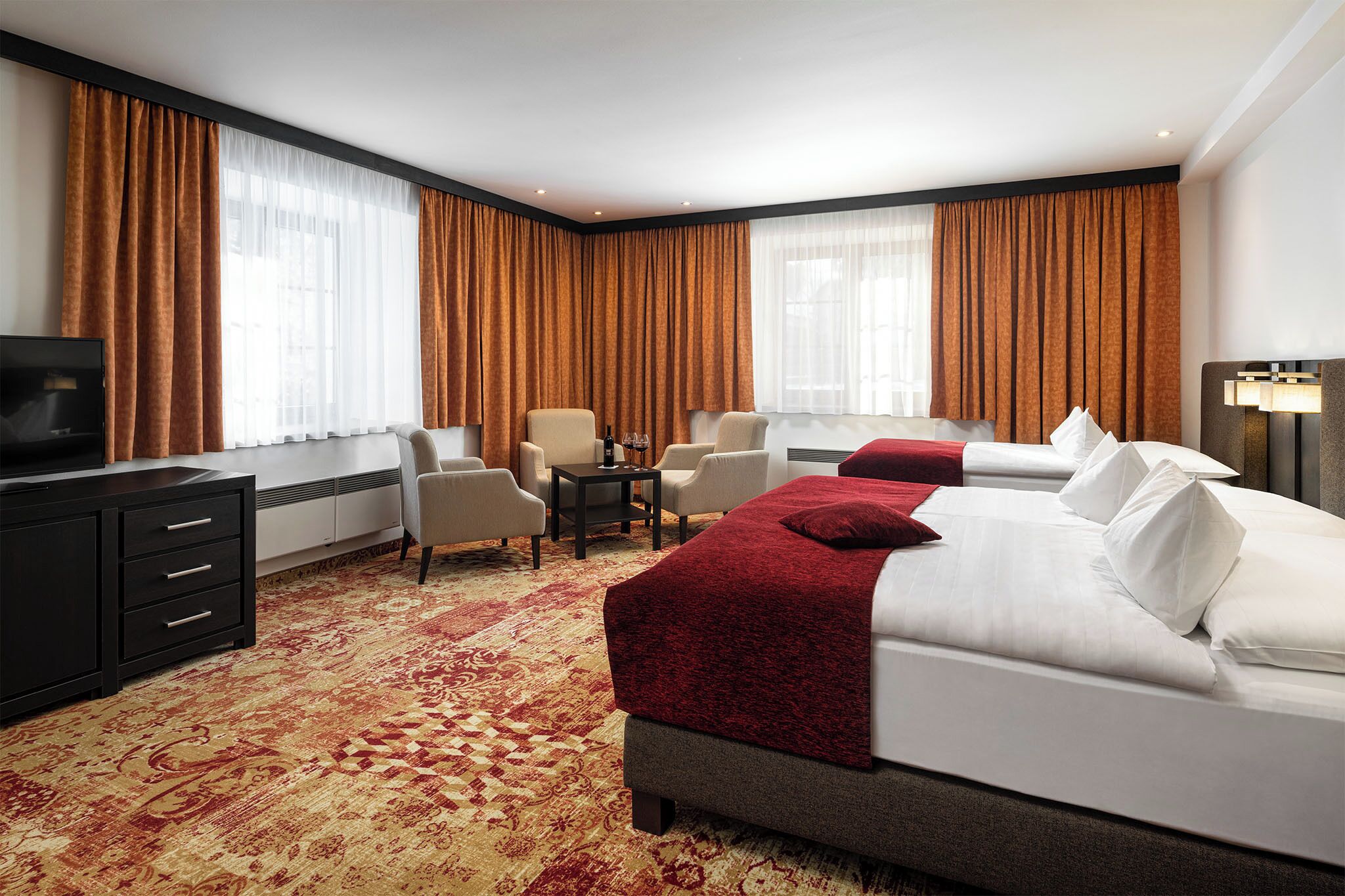 economy triple room, 1 bedroom | minibar, in-room safe, desk, soundproofing