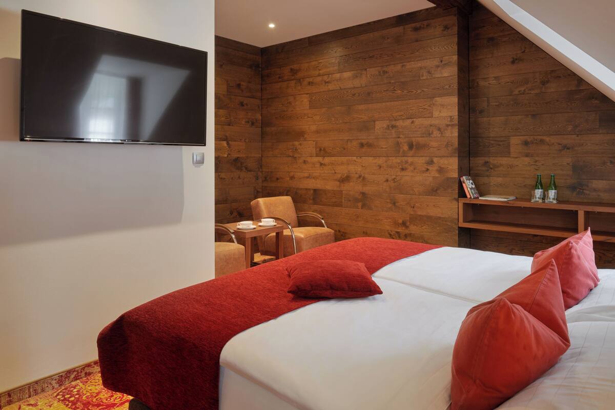 standard double room | minibar, in-room safe, desk, soundproofing