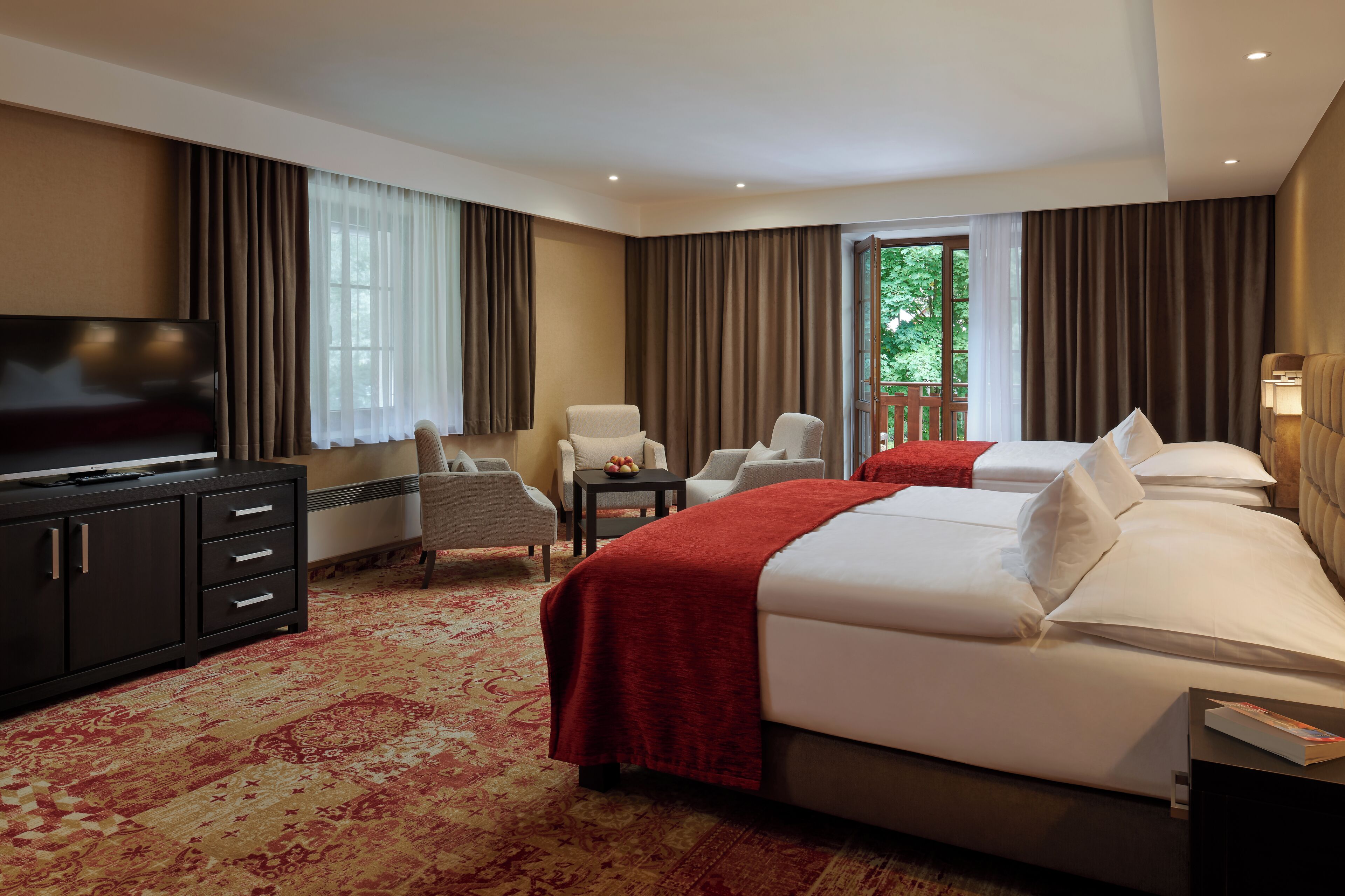 comfort triple room, 1 bedroom | minibar, in-room safe, desk, soundproofing