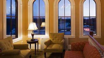 Luxury Suite, 1 Queen Bed with Sofa bed, Non Smoking, Tower | Living area