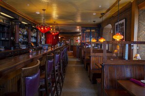 Déjeuner, dîner et brunch servis sur place, plats Cuisine américaine