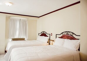 Escrivaninha, ferros/tábuas de passar roupa