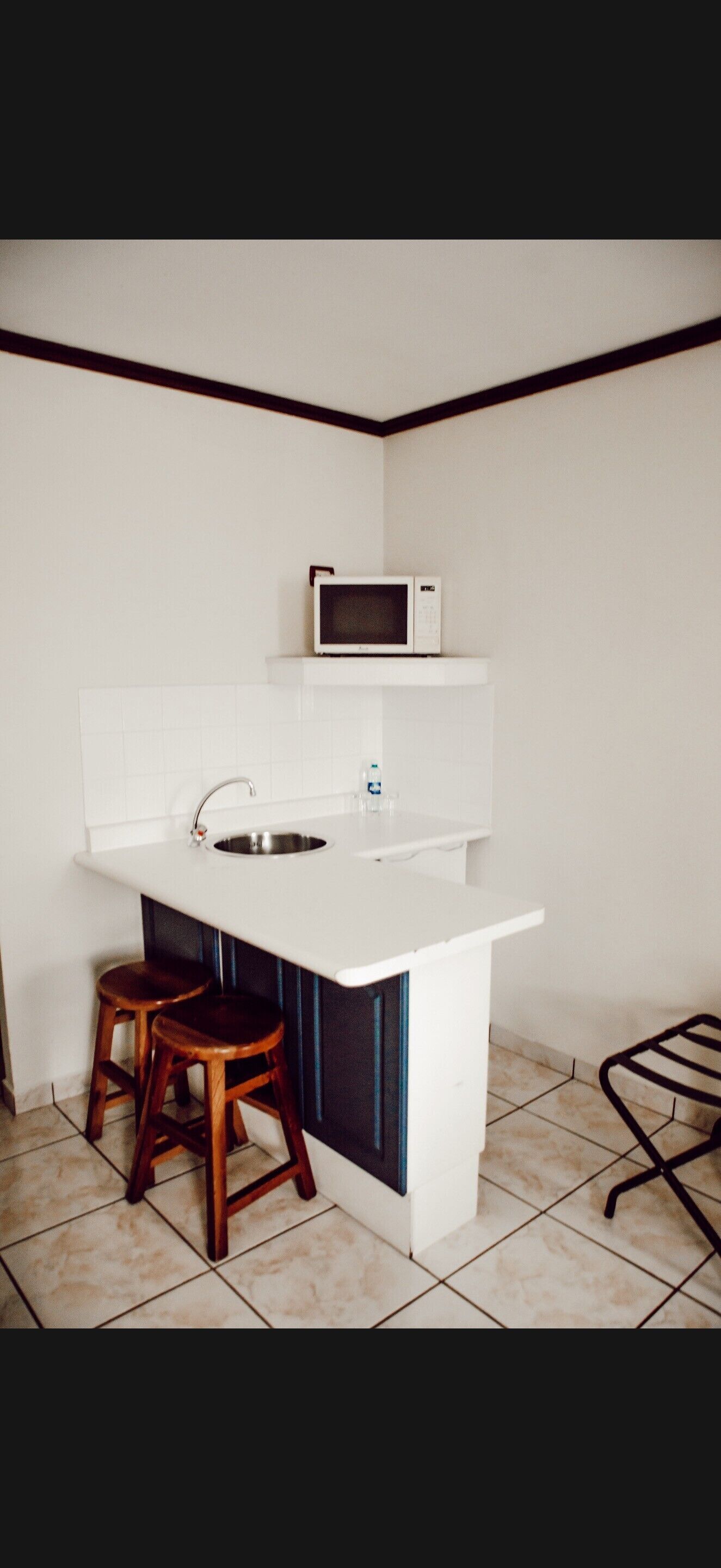 fridge, microwave, kitchen islands