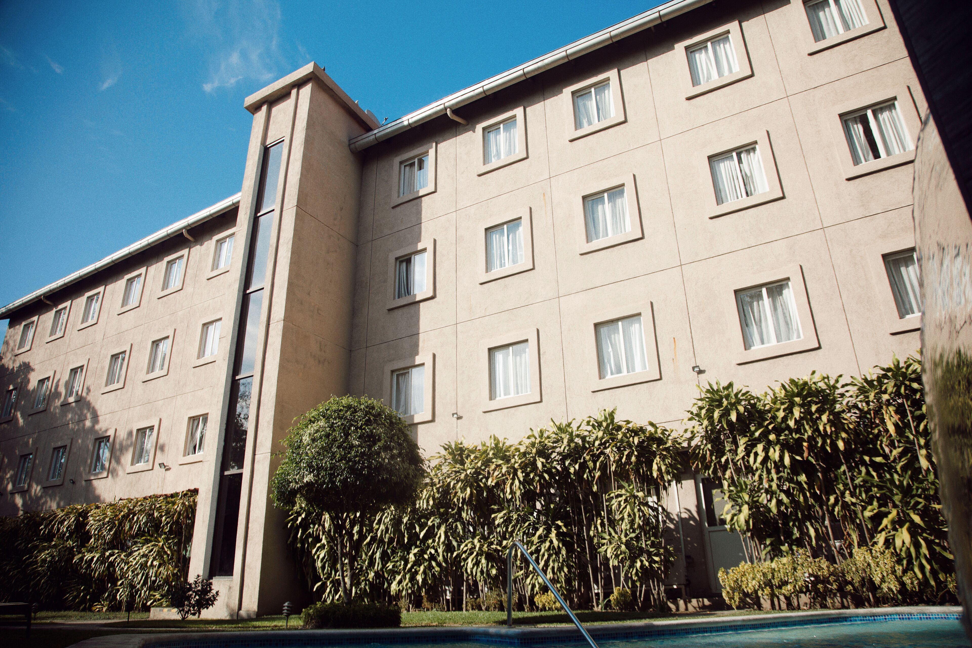 Vista frontal de la propiedad