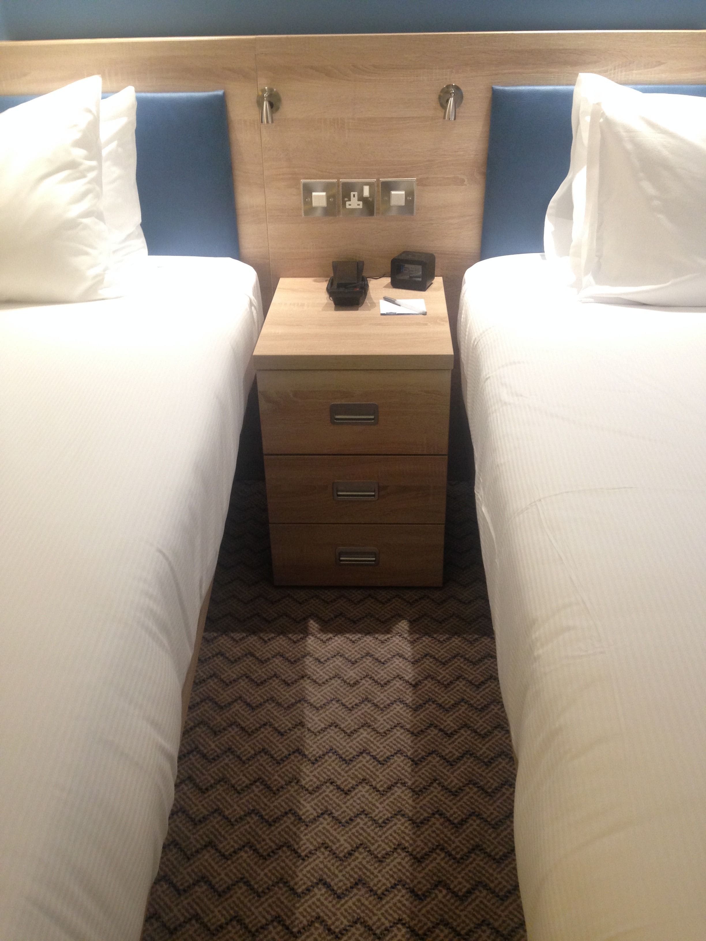 twin room | in-room safe, desk, soundproofing, free wifi