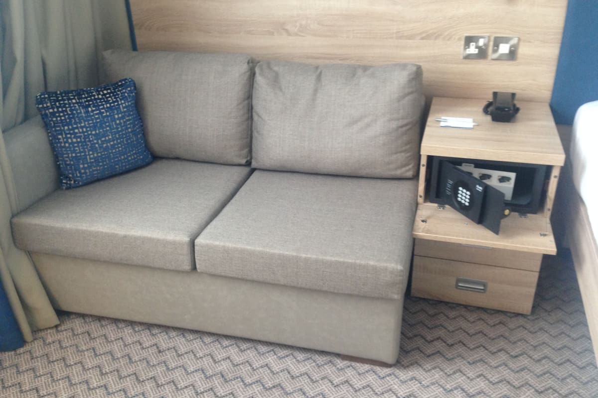 in-room safe, desk, soundproofing, free wifi