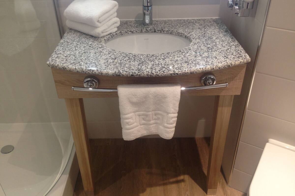 shower, free toiletries, towels