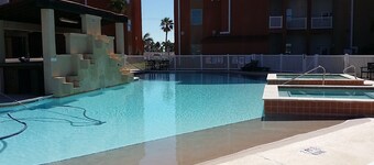 La Isla Condominiums by Cheap Getaway