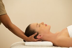 Couples treatment rooms, sauna, body treatments, Thai massages