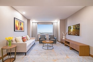 Egyptian cotton sheets, premium bedding, in-room safe - Hyatt Regency Galleria Residence Dubai (Dubai)