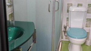 Bathroom - Parlamenti Hotel (Tirana)