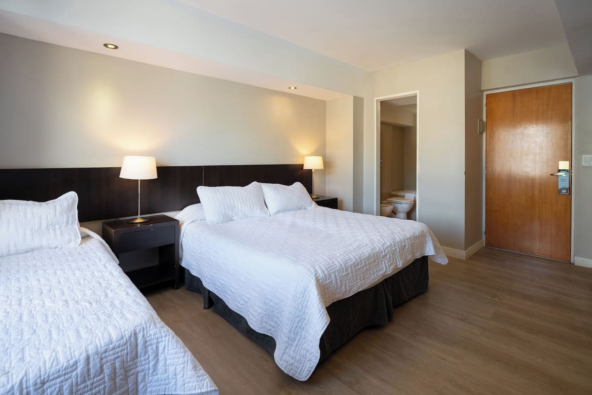 Premium bedding, in-room safe, blackout drapes, soundproofing