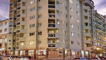 Façade de lâhĂ©bergement - soirĂ©e/nuit