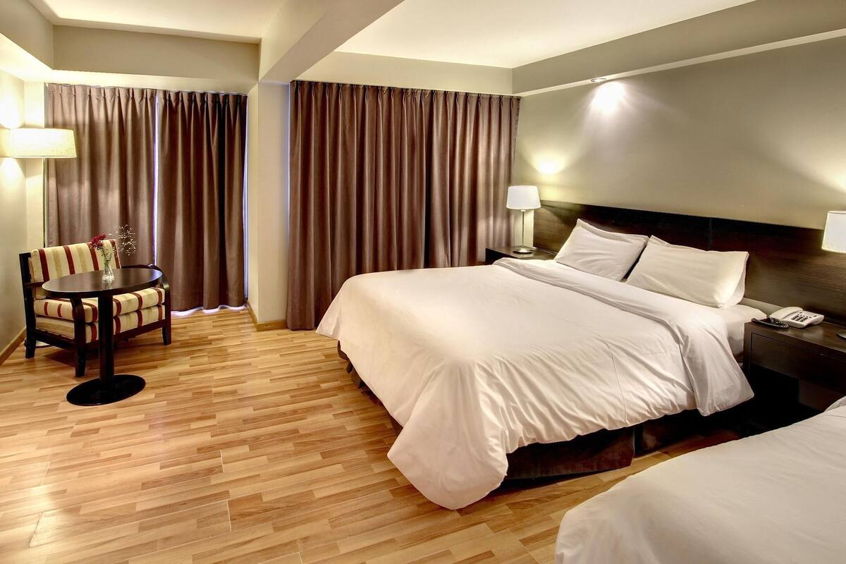 Premium bedding, in-room safe, blackout drapes, soundproofing